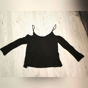 Gauzy cold shoulder top, S*